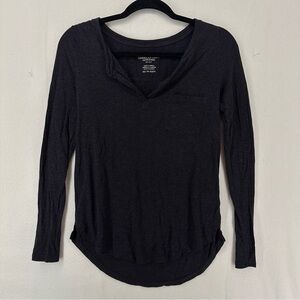 American Eagle Long Sleeve V Neck Top Solid Womans XS Navy Blue